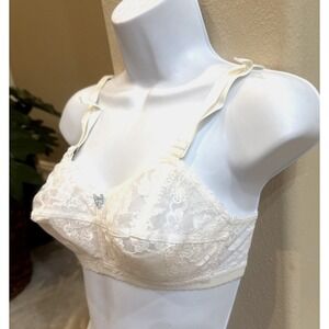 Vtg New 30CC LADY CAMEO Bullet BRA White Lace Floral Torpedo Cone Wireless USA